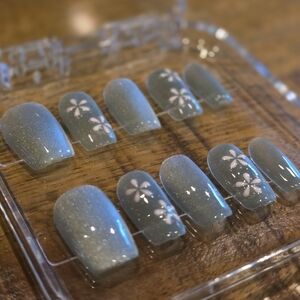 Blue Floral Press-On Nails
